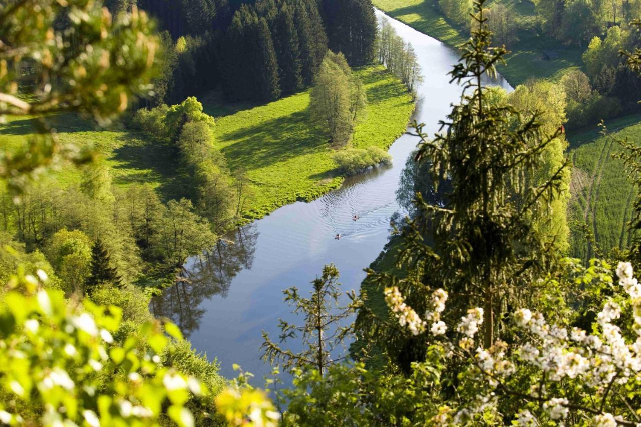 Meister Bar Hotel Frankenwald Berg  エクステリア 写真